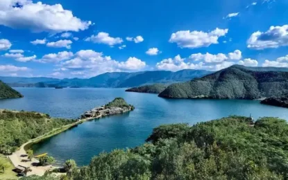 麗江瀘沽湖景點｜高原藍色寶石與時光戀歌