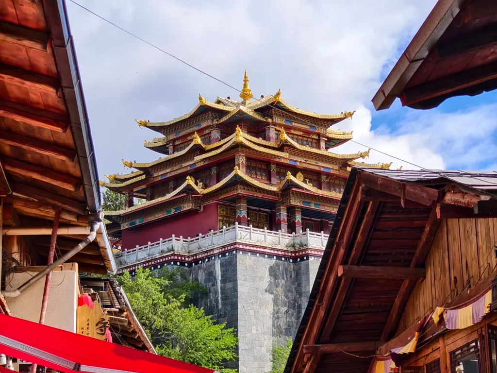 Dukezong Ancient Town Great Buddha Temple