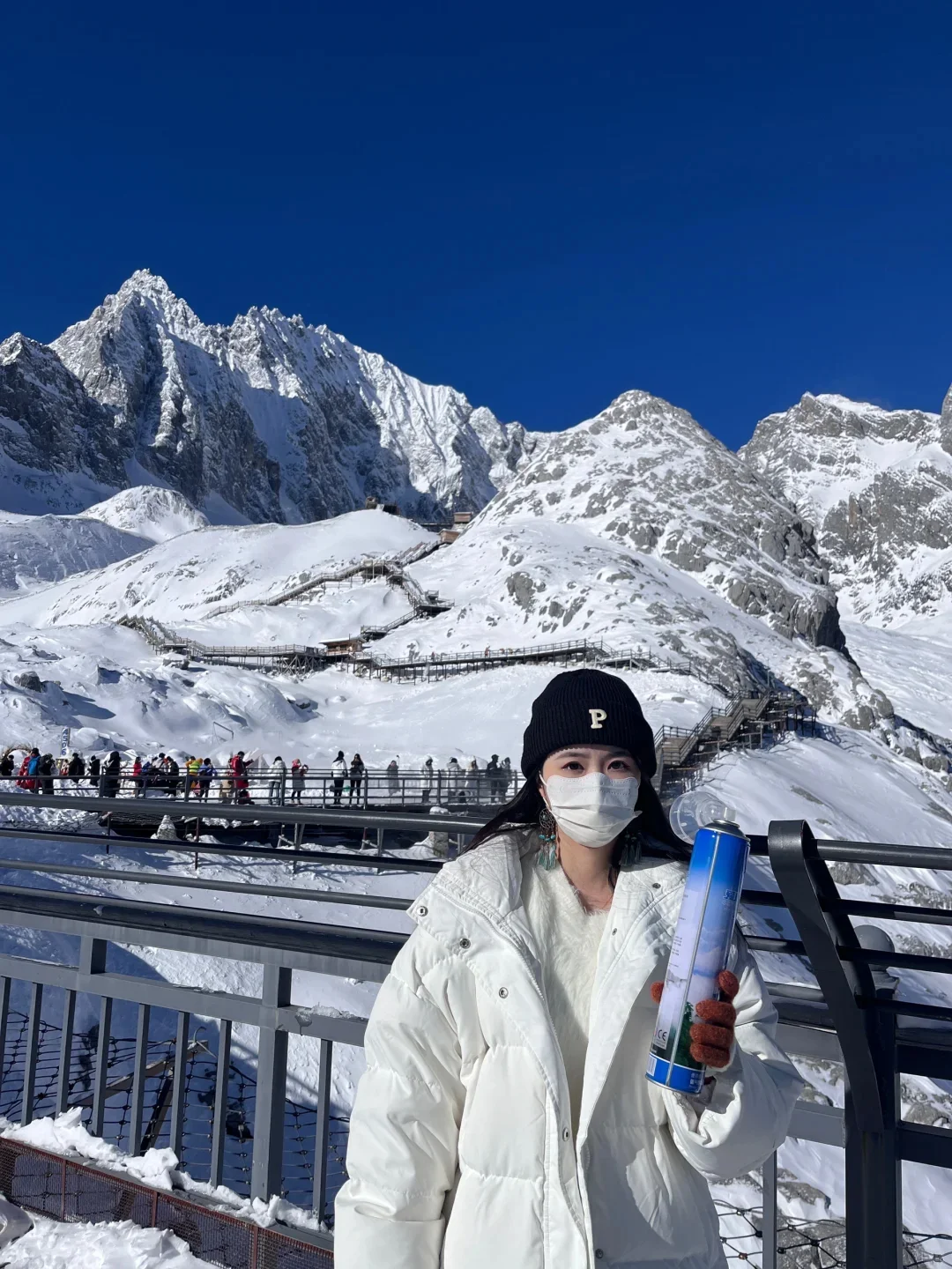 Lijiang Winter Scenery 3 麗江玉龍雪山冬季遊客旅遊場景。