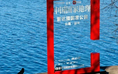 香格里拉普達措國家公園景點：高原秘境裡的湖山詩與牧歌